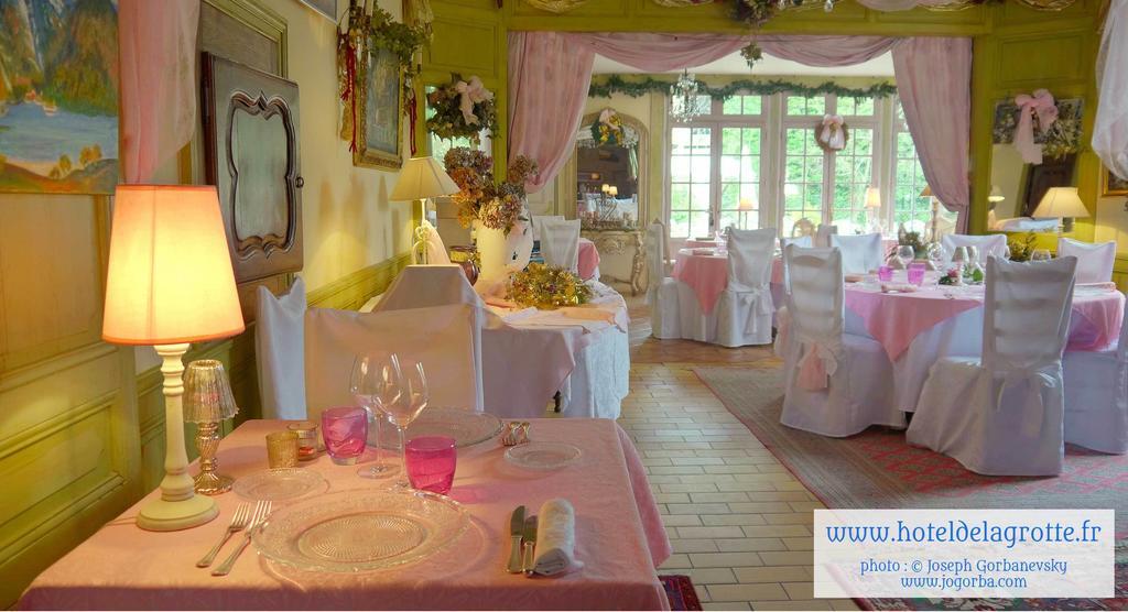Hotel De La Grotte モンティニャック エクステリア 写真