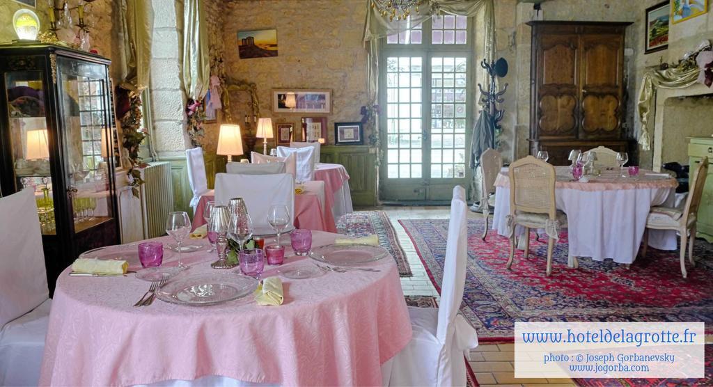 Hotel De La Grotte モンティニャック エクステリア 写真
