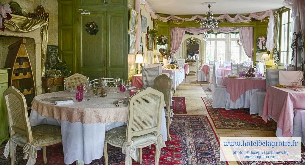 Hotel De La Grotte モンティニャック エクステリア 写真