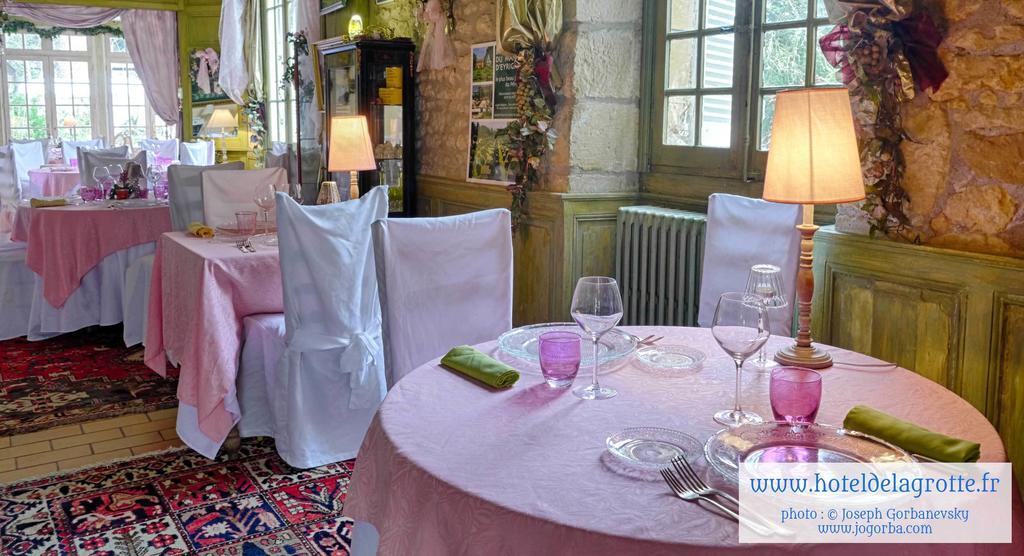 Hotel De La Grotte モンティニャック エクステリア 写真