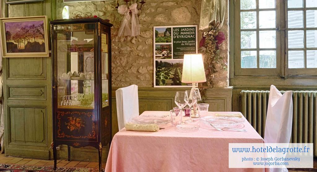 Hotel De La Grotte モンティニャック エクステリア 写真