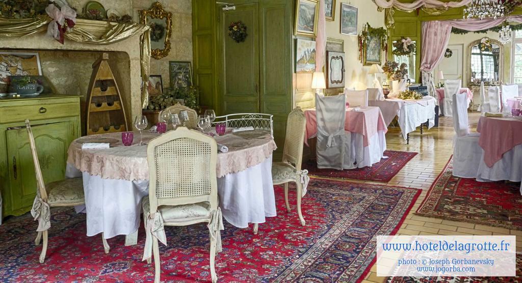 Hotel De La Grotte モンティニャック エクステリア 写真