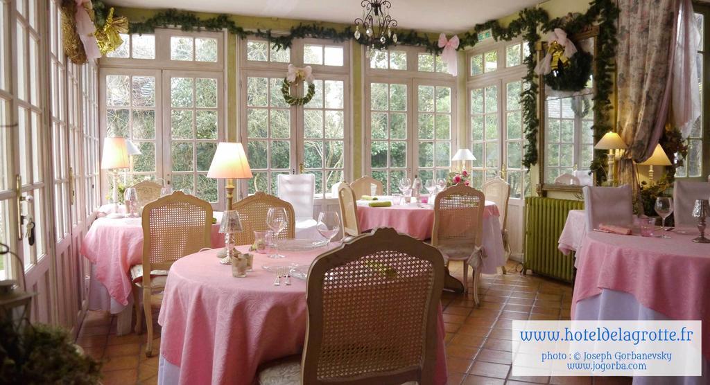 Hotel De La Grotte モンティニャック エクステリア 写真