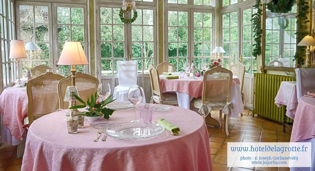 Hotel De La Grotte モンティニャック エクステリア 写真