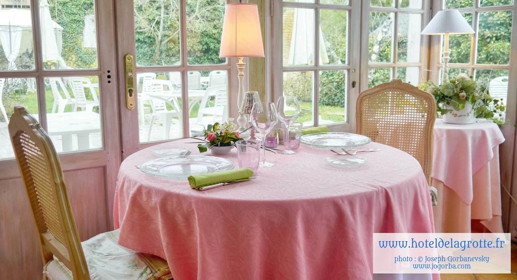 Hotel De La Grotte モンティニャック エクステリア 写真