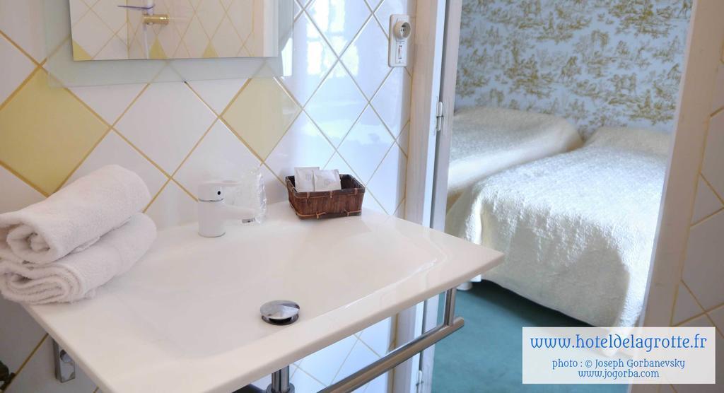 Hotel De La Grotte モンティニャック 部屋 写真