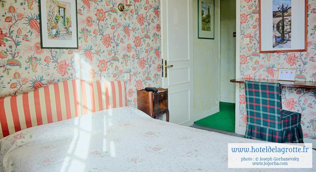 Hotel De La Grotte モンティニャック エクステリア 写真