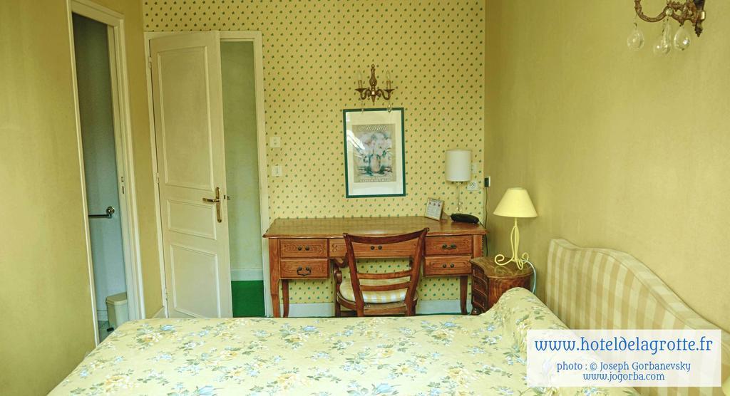 Hotel De La Grotte モンティニャック エクステリア 写真