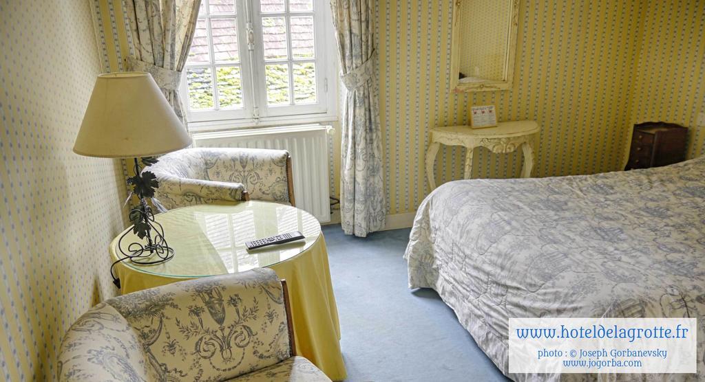 Hotel De La Grotte モンティニャック エクステリア 写真