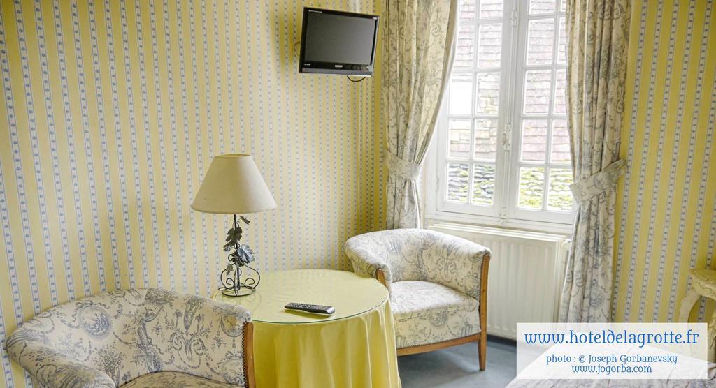Hotel De La Grotte モンティニャック エクステリア 写真